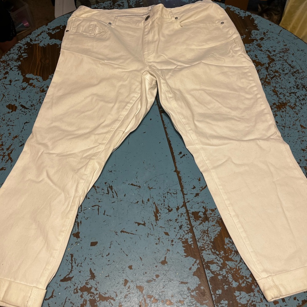 Basic white straight leg women’s jeans
